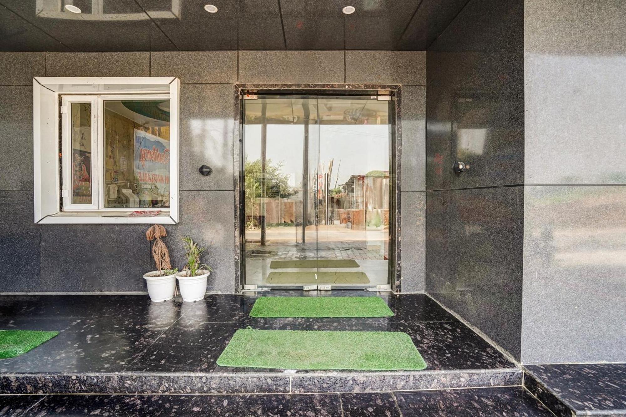 Super Hotel O Sunrakh Road Vrindavan Formerly Ganga Residency Exterior foto